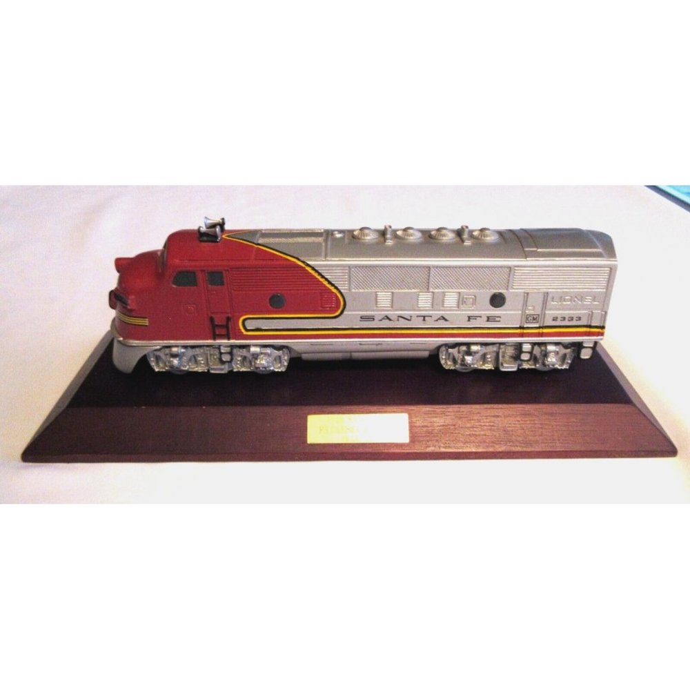 Vintage Avon The Lionel 1948 Santa Fe F3 Diesel Engine Train 1992 Number 2333